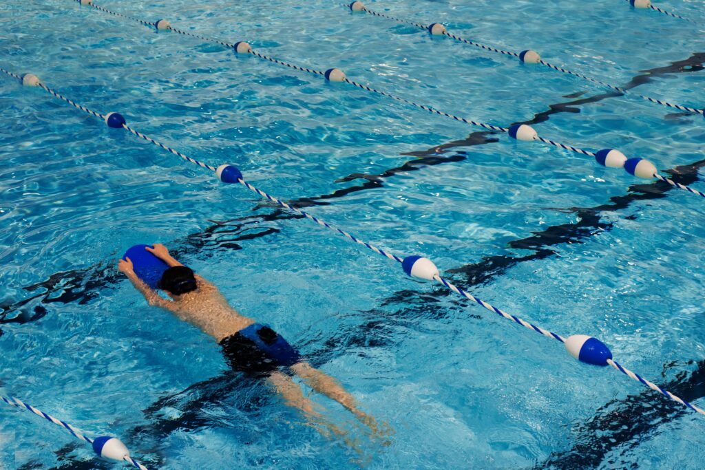 Manfaat Berenang untuk Meningkatkan Kesehatan Tubuh dan Mental